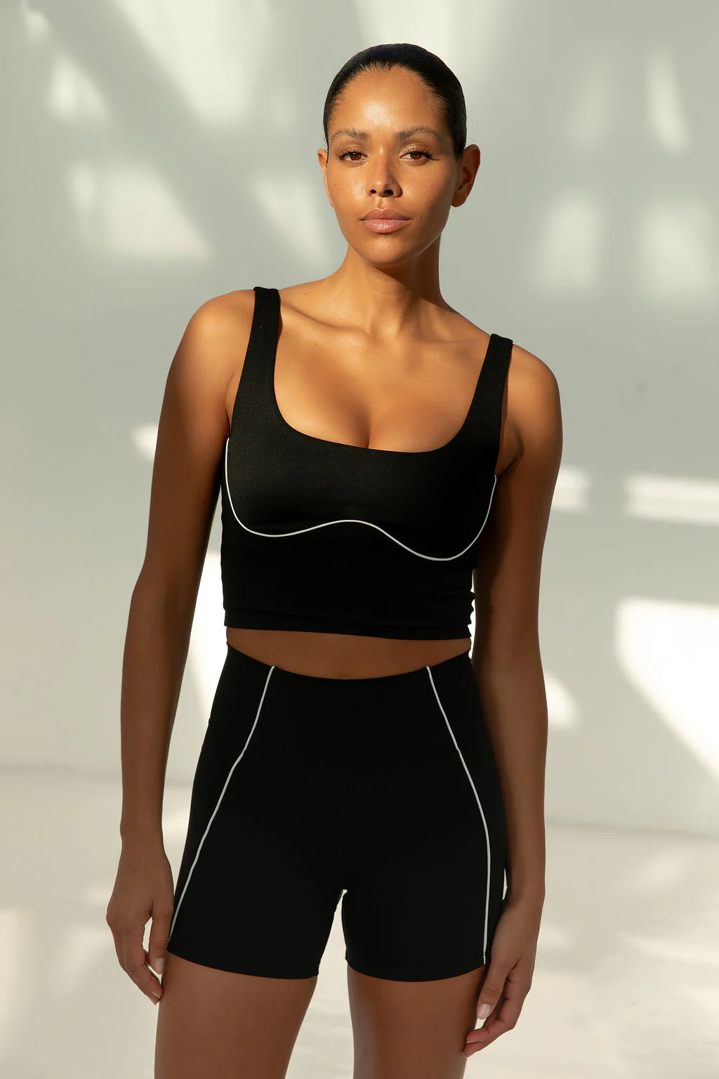 Alma Shorts | Black - Image 2
